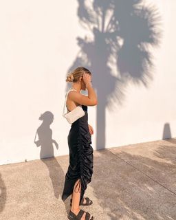 Louise Thompson feet photo thumbnail