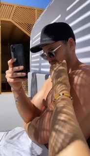 Louise Thompson feet photo thumbnail