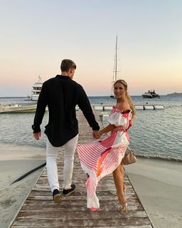 Louise Thompson feet photo thumbnail