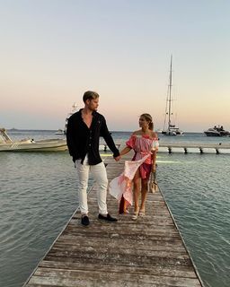 Louise Thompson feet photo thumbnail