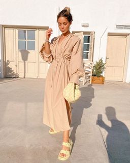 Louise Thompson feet photo thumbnail
