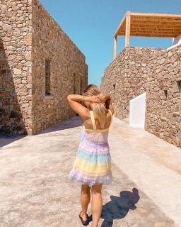 Louise Thompson feet photo thumbnail