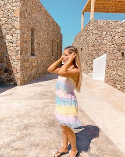 Louise Thompson feet photo thumbnail