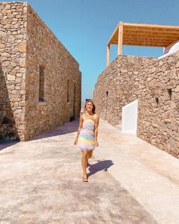 Louise Thompson feet photo thumbnail