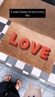 Louise Thompson feet photo thumbnail