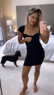 Louise Thompson feet photo thumbnail