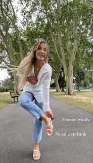 Louise Thompson feet photo thumbnail