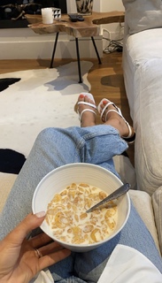 Louise Thompson feet photo thumbnail