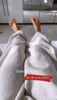Louise Thompson feet photo thumbnail