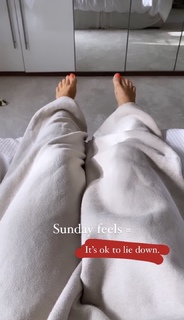 Louise Thompson feet photo thumbnail
