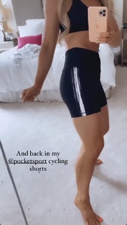 Louise Thompson feet photo thumbnail