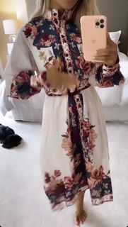 Louise Thompson feet photo thumbnail