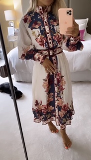 Louise Thompson feet photo thumbnail