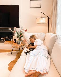 Louise Thompson feet photo thumbnail