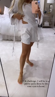 Louise Thompson feet photo thumbnail
