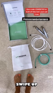 Louise Thompson feet photo thumbnail