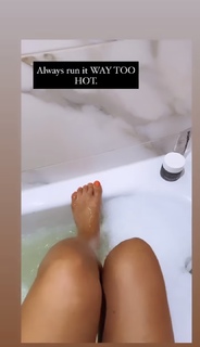 Louise Thompson feet photo thumbnail