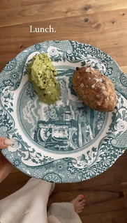 Louise Thompson feet photo thumbnail