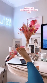 Louise Thompson feet photo thumbnail