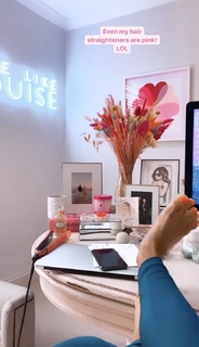 Louise Thompson feet photo thumbnail