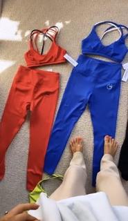 Louise Thompson feet photo thumbnail