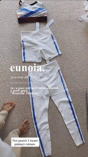 Louise Thompson feet photo thumbnail