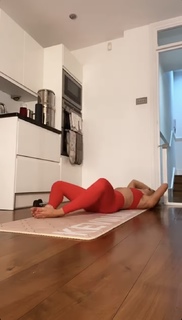 Louise Thompson feet photo thumbnail