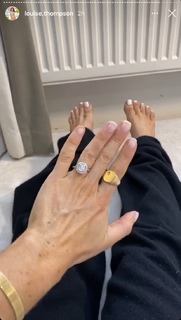 Louise Thompson feet photo thumbnail