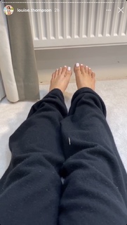 Louise Thompson feet photo thumbnail