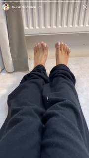 Louise Thompson feet photo thumbnail