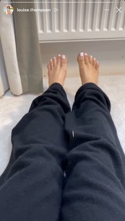 Louise Thompson feet photo thumbnail