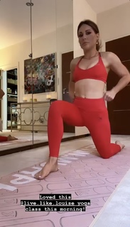 Louise Thompson feet photo thumbnail