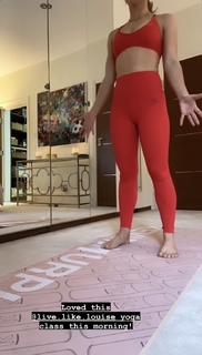 Louise Thompson feet photo thumbnail