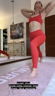 Louise Thompson feet photo thumbnail