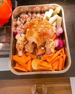 Louise Thompson feet photo thumbnail