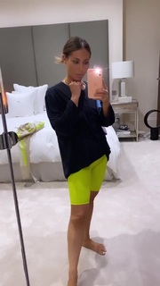 Louise Thompson feet photo thumbnail