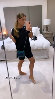 Louise Thompson feet photo thumbnail