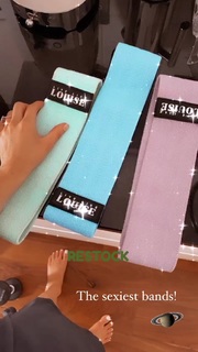 Louise Thompson feet photo thumbnail