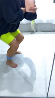 Louise Thompson feet photo thumbnail