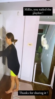 Louise Thompson feet photo thumbnail