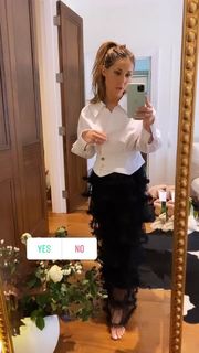 Louise Thompson feet photo thumbnail