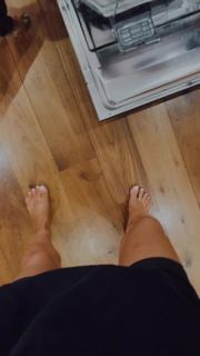 Louise Thompson feet photo thumbnail