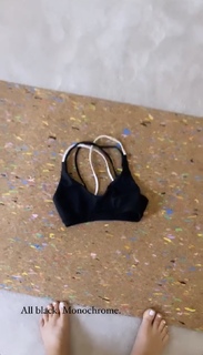 Louise Thompson feet photo thumbnail