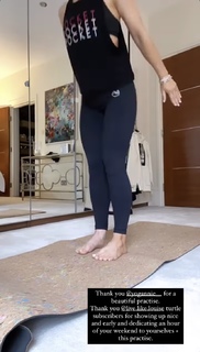 Louise Thompson feet photo thumbnail