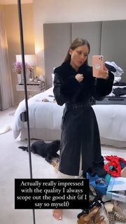 Louise Thompson feet photo thumbnail