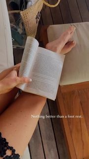 Louise Thompson feet photo thumbnail