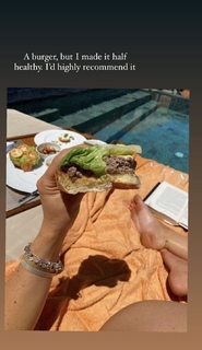 Louise Thompson feet photo thumbnail