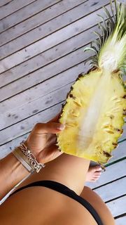 Louise Thompson feet photo thumbnail