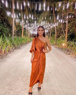 Louise Thompson feet photo thumbnail