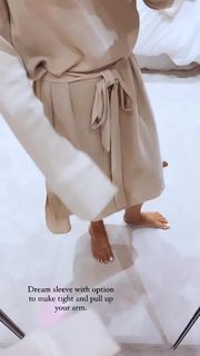 Louise Thompson feet photo thumbnail